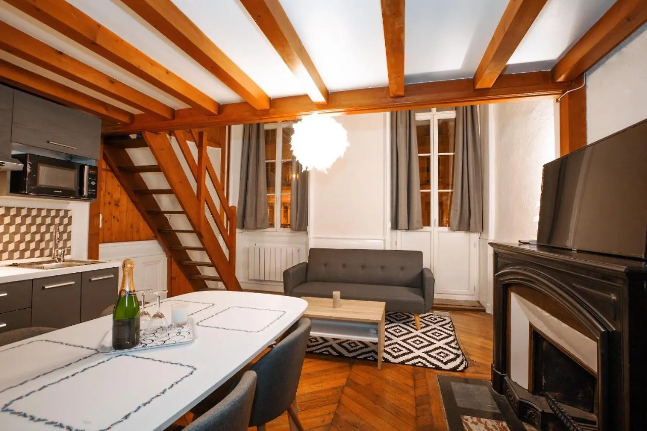 Au Coeur De Lyon Proche Bellecour + Superbe Vue Apartment 0*,  France